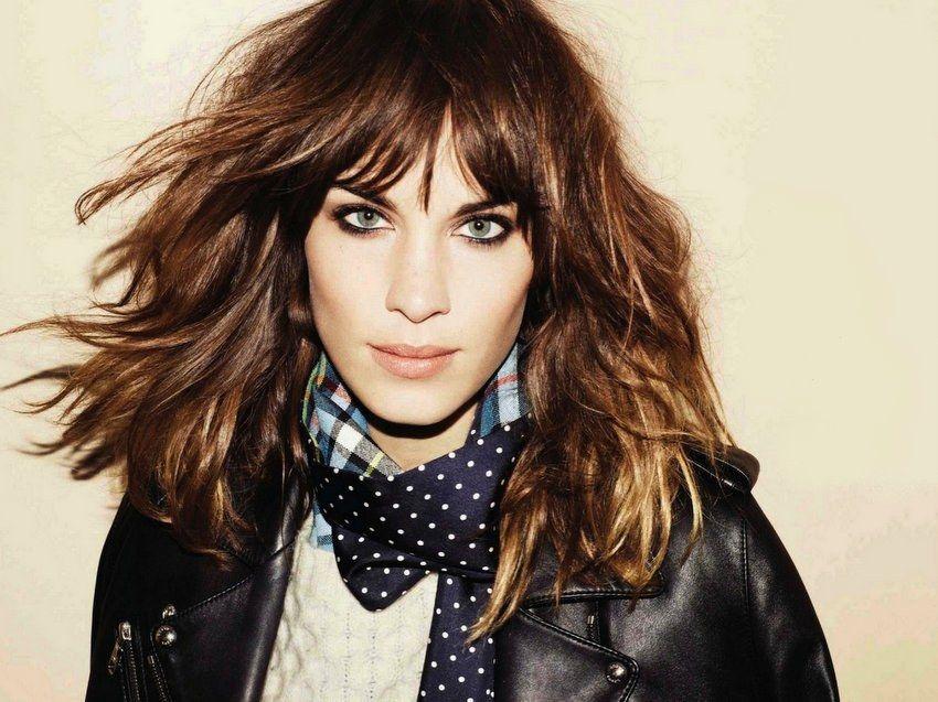 3 fashionista nổi tiếng nhất thế giới có phong cách ra sao? Alexa Chung – Biểu tượng thời trang cổ điển nước Anh