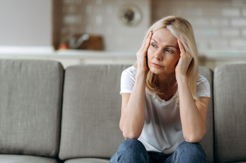 Khủng hoảng tuổi trung niên: Khi người lớn cũng cần được lắng nghe Tuổi trung niên có rất nhiều áp lực và nỗi lo