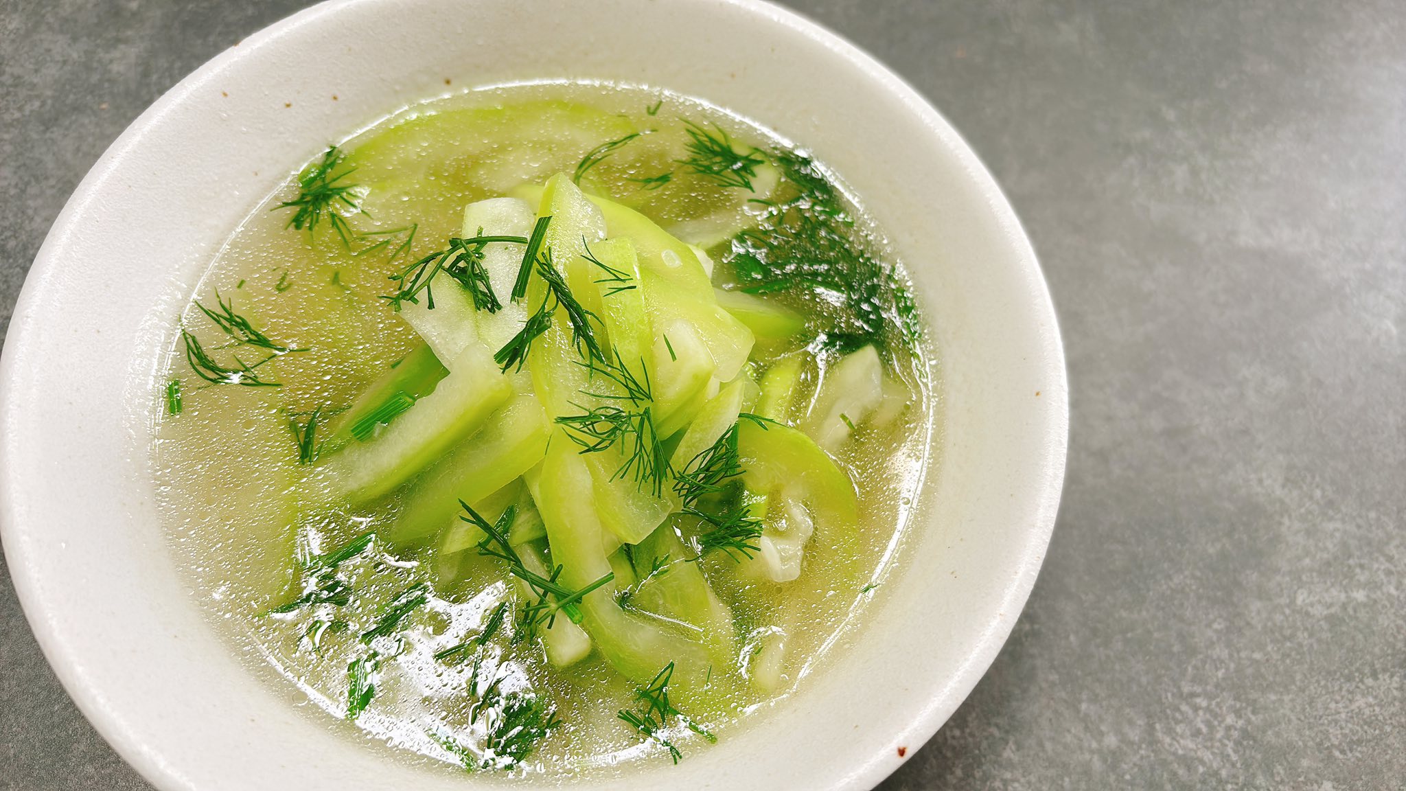 Canh bầu nấu thì là